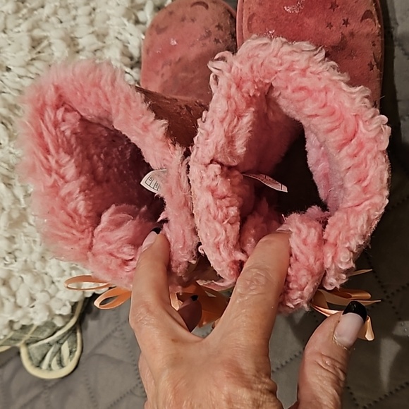 UGG Boots - Picture 14 of 15